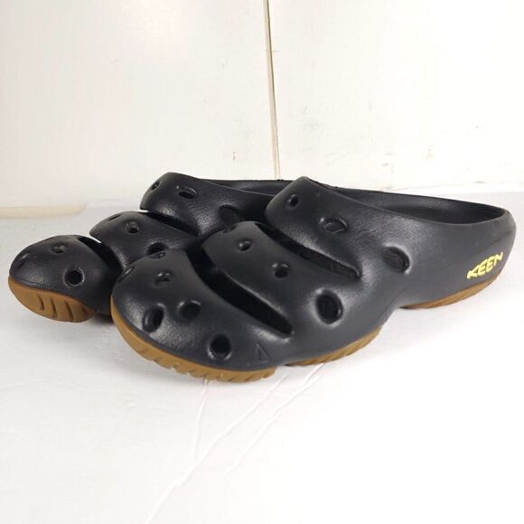 Keen Yogui Arts Graphite Gray Black Slip On Slide Sandals Men's 9 Women's 11 - Picture 1 of 14